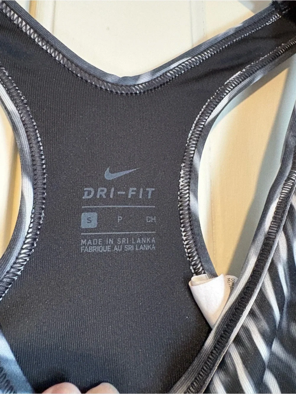Nike Black & White Wave-Print Medium-Support Sports Bra